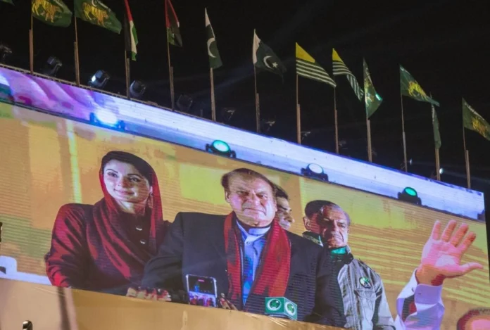 Nawaz Sharif on stage Nawaz Sharif return
